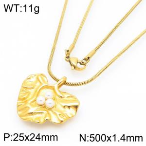 Fashionable stainless steel creative wrinkled heart-shaped inlaid pearl pendant, ladies' temperament gold necklace - KN291067-MZOZ