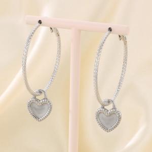 Fashionable and simple stainless steel heart-shaped round ear buckle for women - KE116139-Z